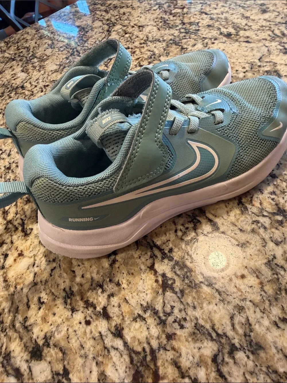 Nike Kids Mint Green Athletic Sneakers with White Swoosh Size 1Y